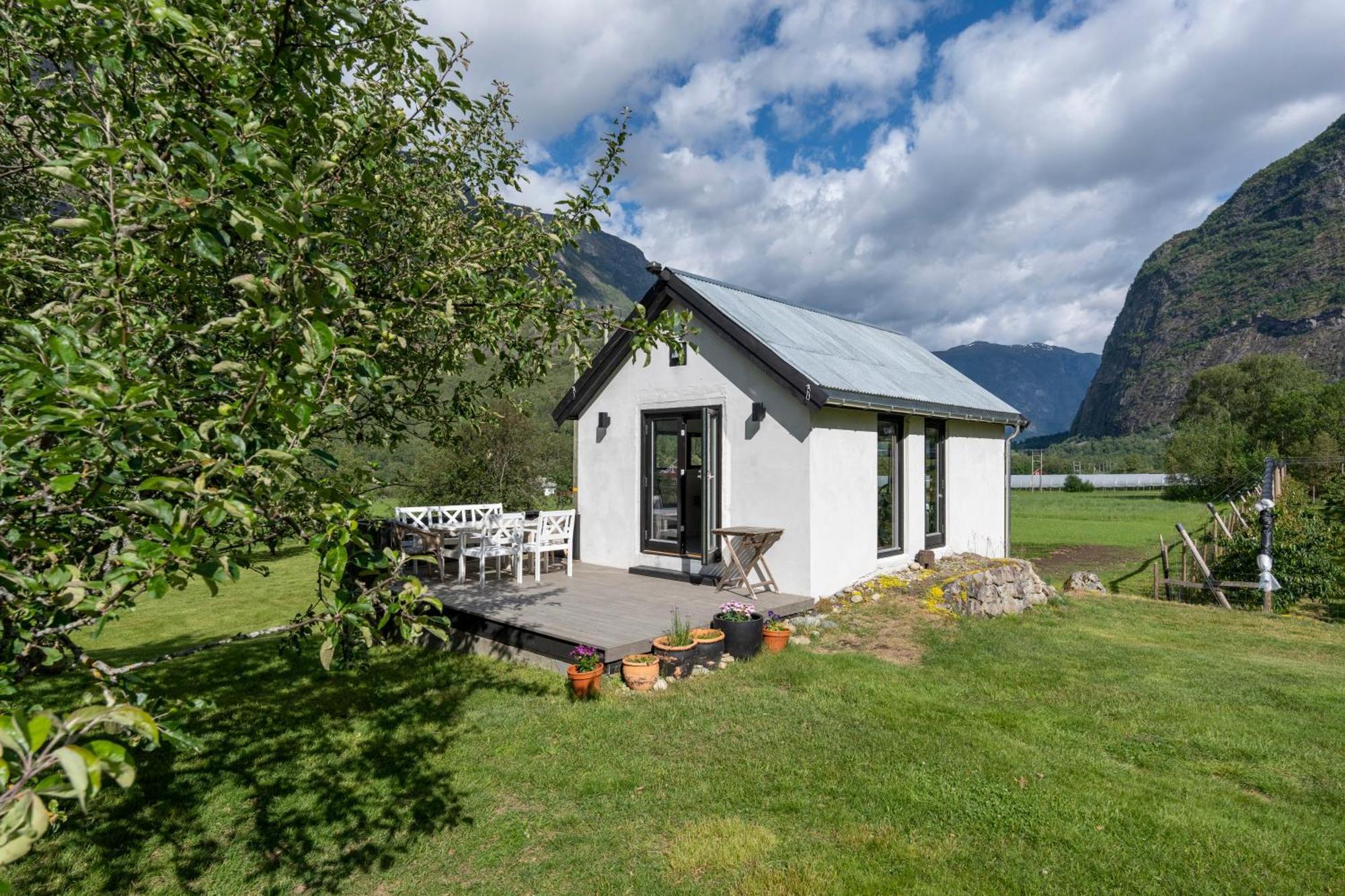 Jordeplegarden Holiday Home - Part Of A Farm - Two Buildings - Close To Flam Лердалсёйри Экстерьер фото